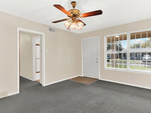 2729  Lockhart Avenue , Dallas Texas 75228