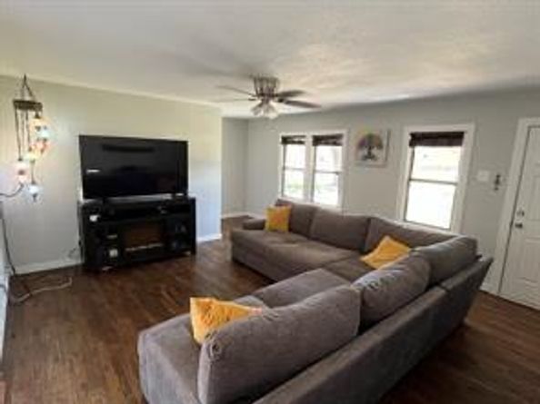 356  Shoreline Drive , Azle Texas 76020