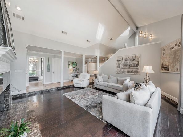 16056  Chalfont Court , Dallas Texas 75248