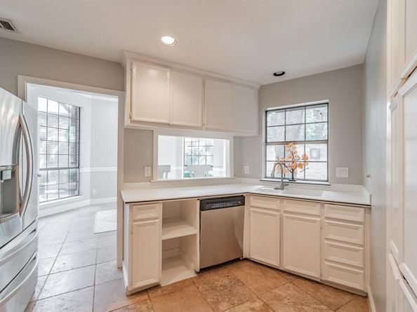 16056  Chalfont Court , Dallas Texas 75248