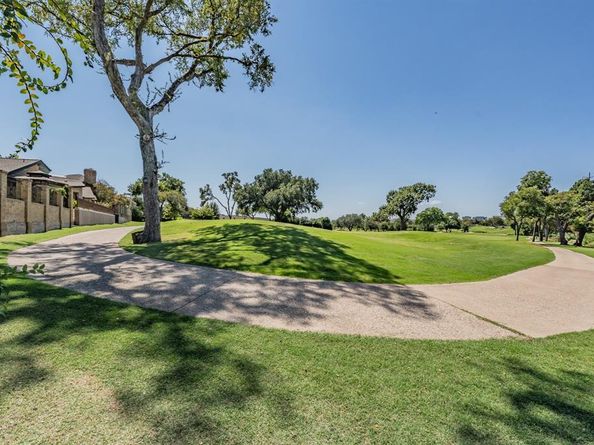 16056  Chalfont Court , Dallas Texas 75248