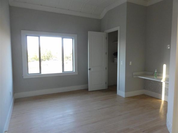 1200 E Maddox Avenue , Fort Worth Texas 76104