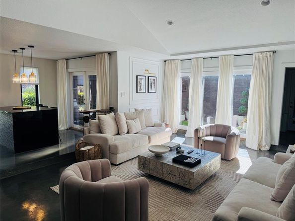 6332  Southpoint Drive , Dallas Texas 75248