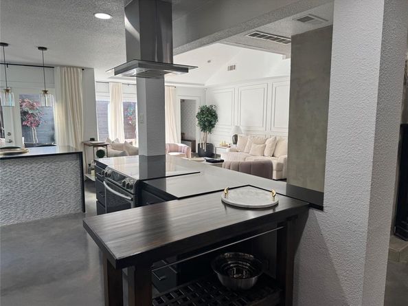 6332  Southpoint Drive , Dallas Texas 75248