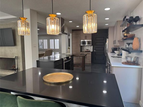 6332  Southpoint Drive , Dallas Texas 75248