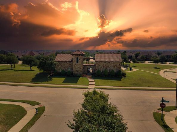 586  Deverson Drive , Rockwall Texas 75087
