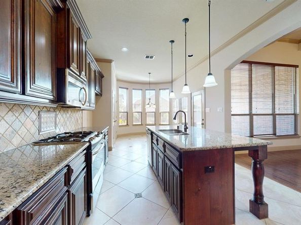 586  Deverson Drive , Rockwall Texas 75087