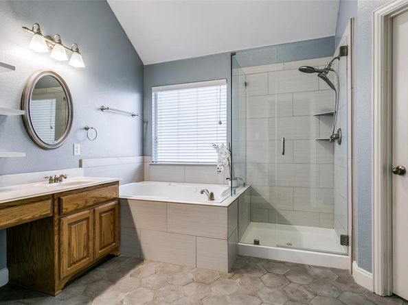 771  Bradford Street , Lantana Texas 76226