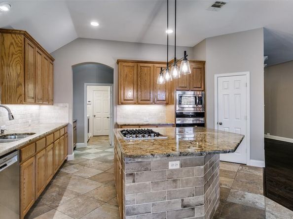 771  Bradford Street , Lantana Texas 76226