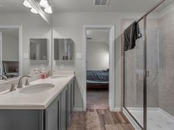 702  Grassland Way , Arlington Texas 76002