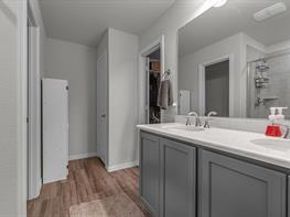 702  Grassland Way , Arlington Texas 76002