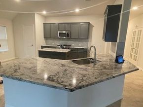 702  Grassland Way , Arlington Texas 76002