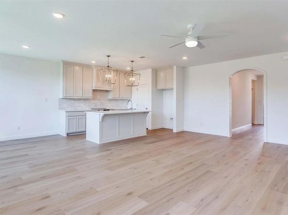 2712  Glasgow Way , Denton Texas 76207