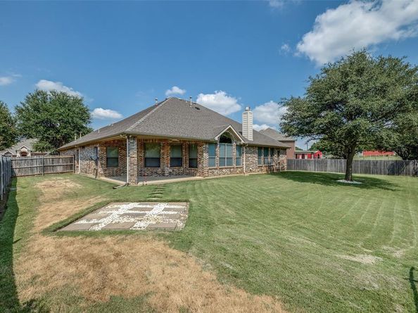 8001  Comstock Drive , Arlington Texas 76001