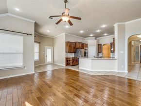 8001  Comstock Drive , Arlington Texas 76001