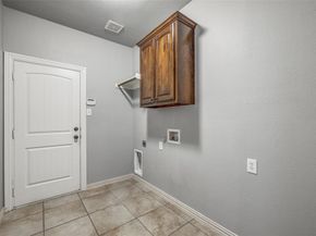 8001  Comstock Drive , Arlington Texas 76001