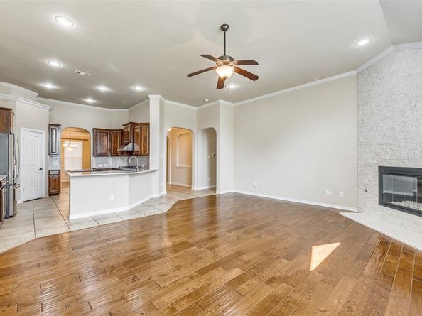 8001  Comstock Drive , Arlington Texas 76001