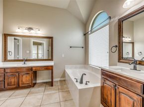 8001  Comstock Drive , Arlington Texas 76001