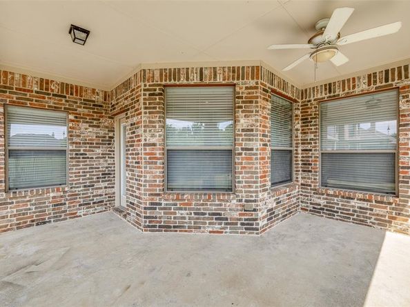 8001  Comstock Drive , Arlington Texas 76001