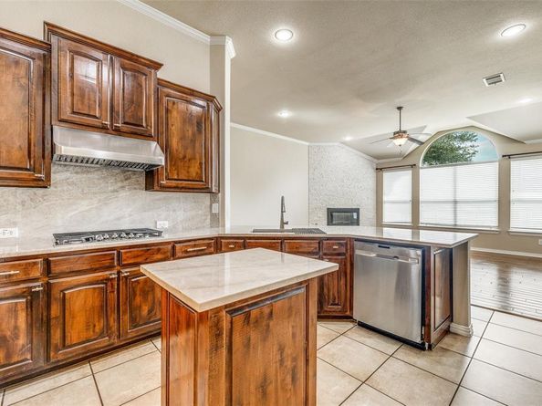 8001  Comstock Drive , Arlington Texas 76001
