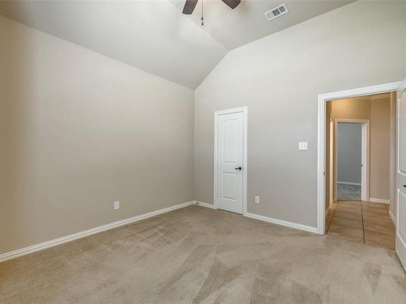 8001  Comstock Drive , Arlington Texas 76001