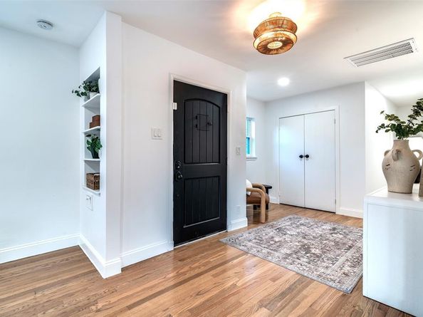 1319  El Patio Drive , Dallas Texas 75218