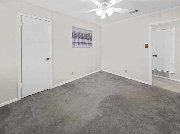 205 W Ash Lane , Euless Texas 76039