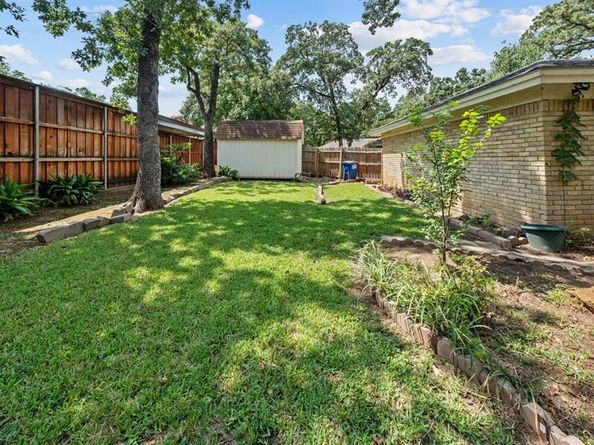 205 W Ash Lane , Euless Texas 76039