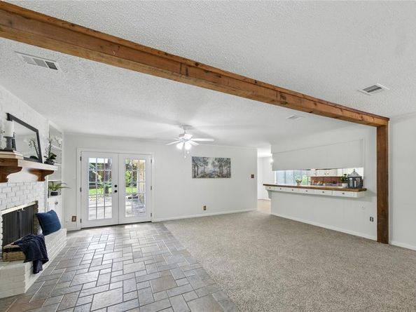 205 W Ash Lane , Euless Texas 76039