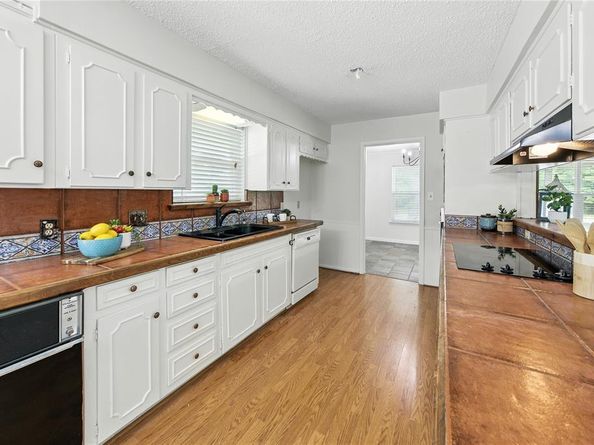 205 W Ash Lane , Euless Texas 76039