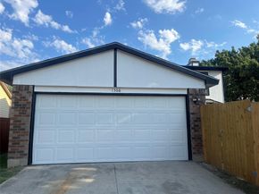1366  Southridge Drive , Lancaster Texas 75146