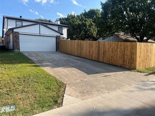 1366  Southridge Drive , Lancaster Texas 75146