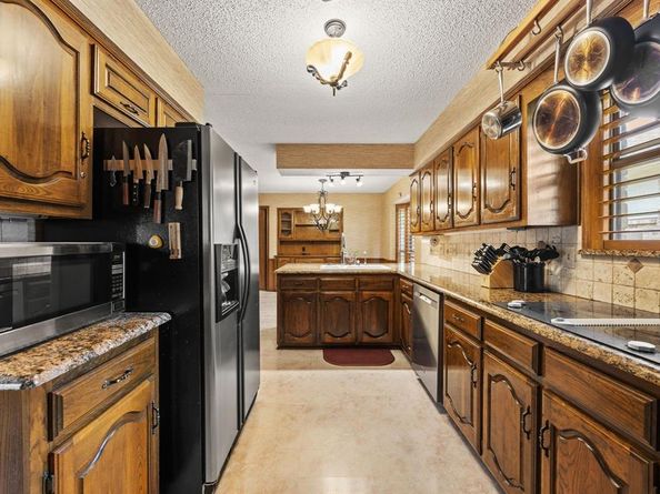9911  Glen Canyon Drive , Dallas Texas 75243