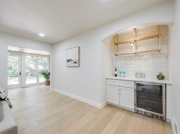 8925  Forest Cliff Drive , Dallas Texas 75228