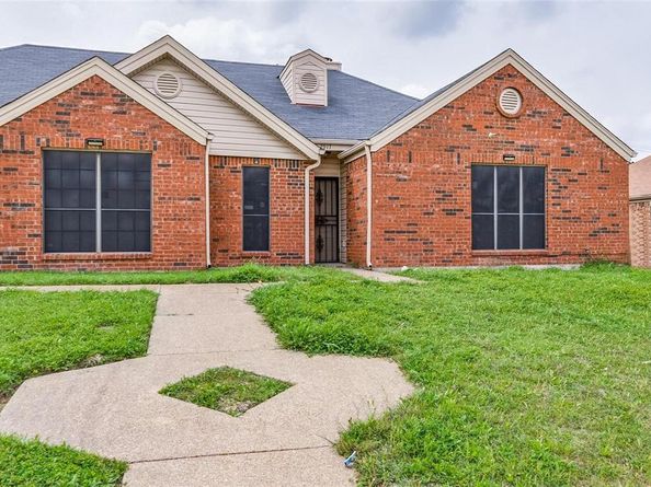 2917  Tanglewood Drive , Lancaster Texas 75134