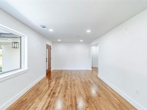 932  Treasure Road , Garland Texas 75041