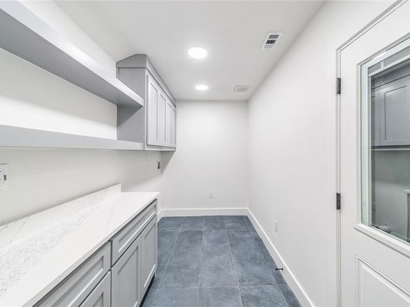 932  Treasure Road , Garland Texas 75041