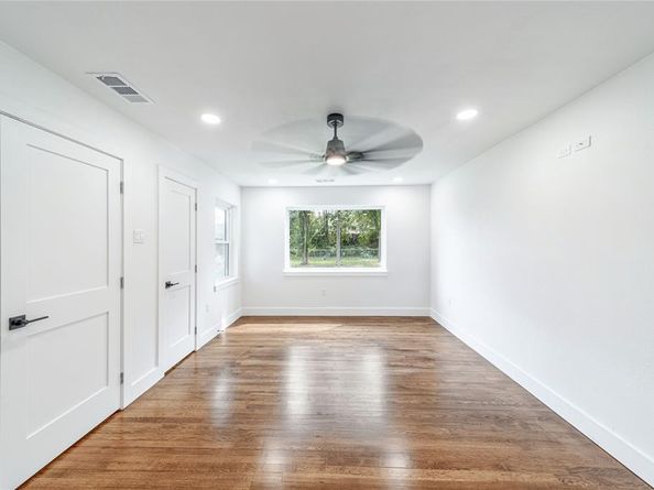 932  Treasure Road , Garland Texas 75041