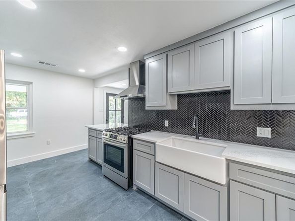 932  Treasure Road , Garland Texas 75041