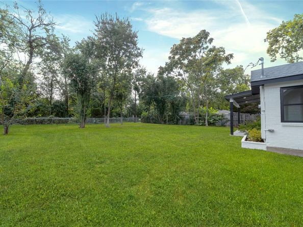 932  Treasure Road , Garland Texas 75041