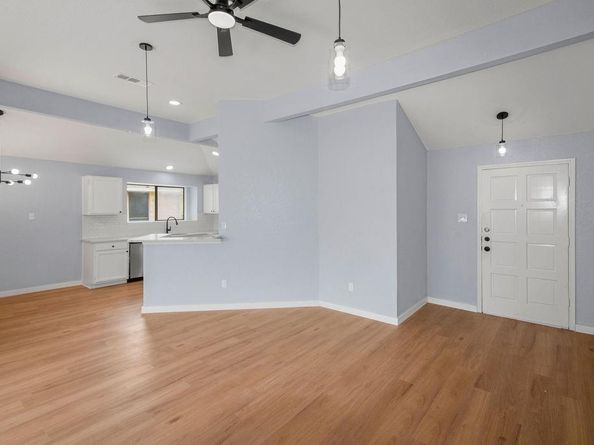 400  Kalmia Drive , Arlington Texas 76018