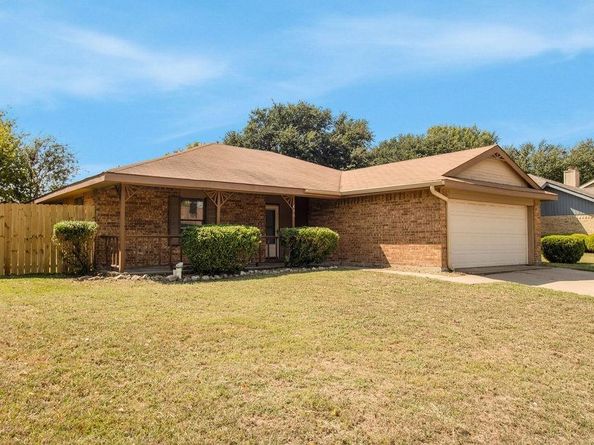 400  Kalmia Drive , Arlington Texas 76018