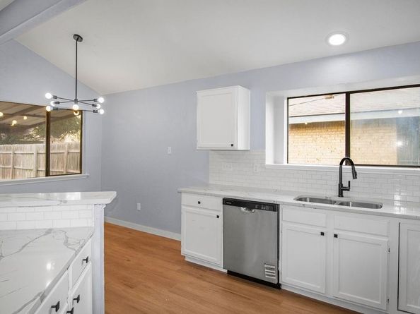 400  Kalmia Drive , Arlington Texas 76018