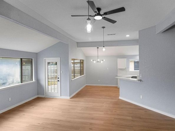 400  Kalmia Drive , Arlington Texas 76018