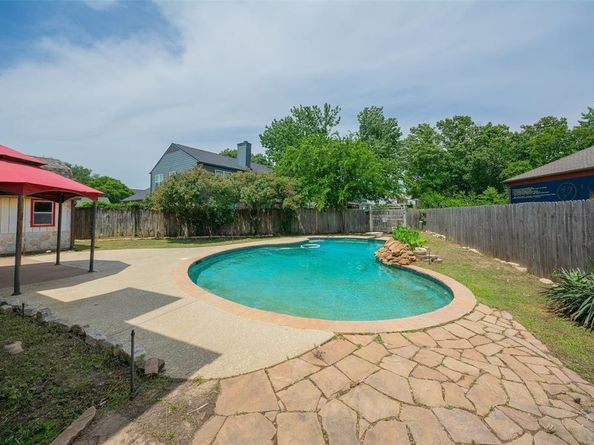 716  Bridget Way , Hurst Texas 76054