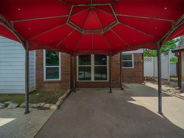 716  Bridget Way , Hurst Texas 76054