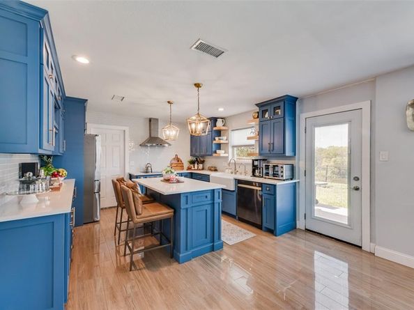 1437  Mission Hills Lane , Dallas Texas 75217