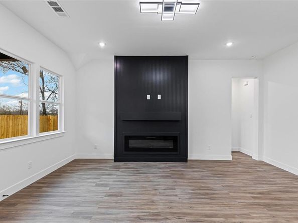 5065  Willie Street , Fort Worth Texas 76105