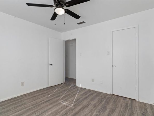 1463  Brook Meadow Circle  B, Lancaster Texas 75134