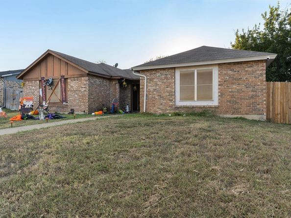 1463  Brook Meadow Circle  B, Lancaster Texas 75134